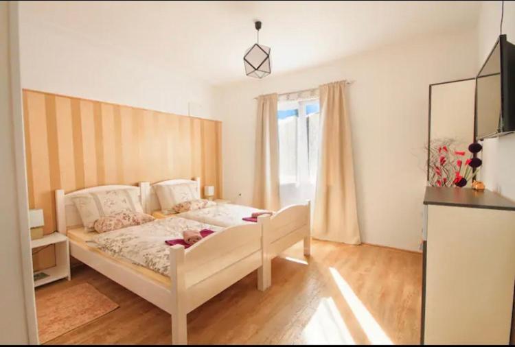 Rooms Bobic Licko Petrovo Selo Екстериор снимка