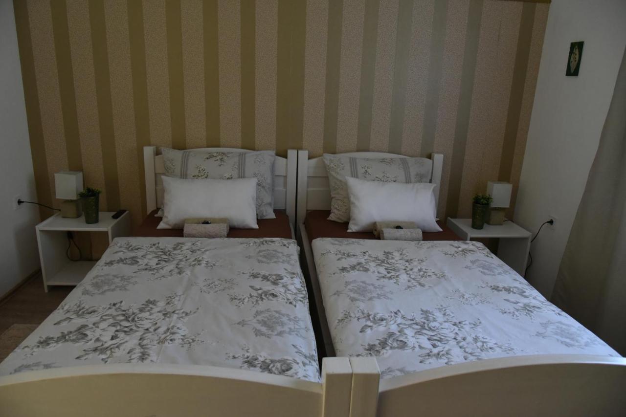 Rooms Bobic Licko Petrovo Selo Екстериор снимка
