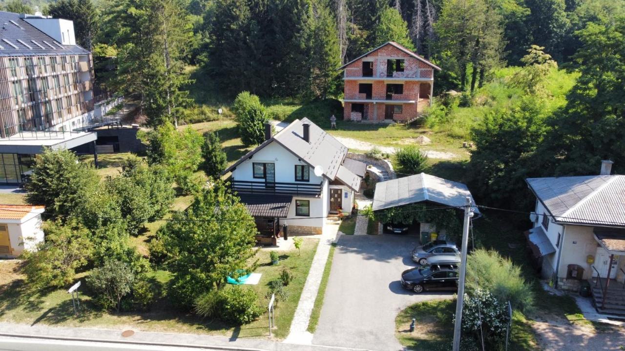 Rooms Bobic Licko Petrovo Selo Екстериор снимка